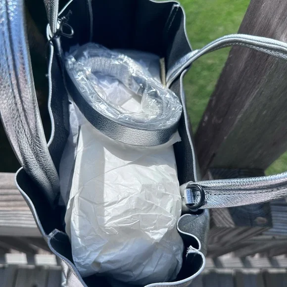 New! Ampersand as Apostrophe Silver Tote Bag with long strap. Sold out! - Picture 5 of 9